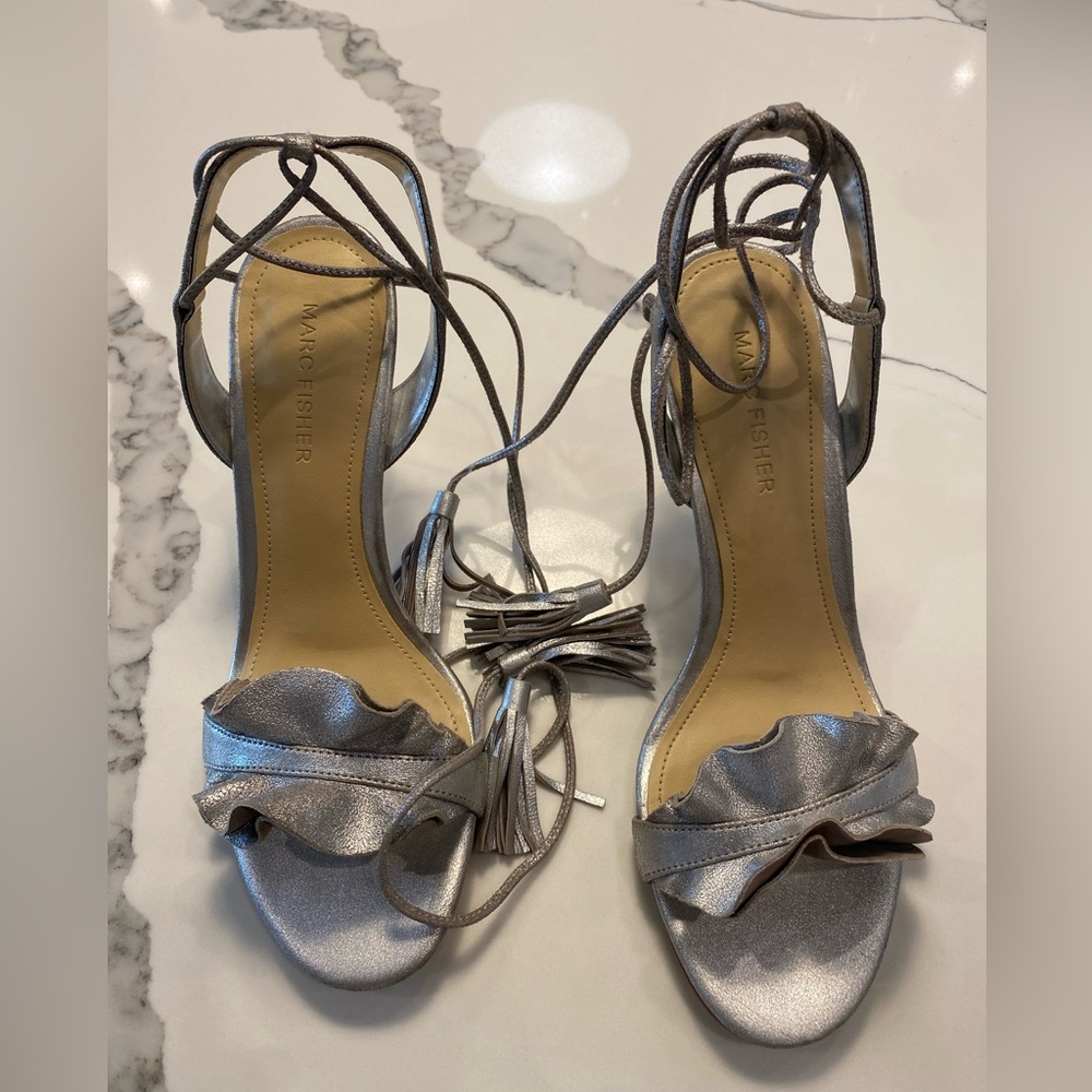 MARC FISHER HEELS - SZ.7.5